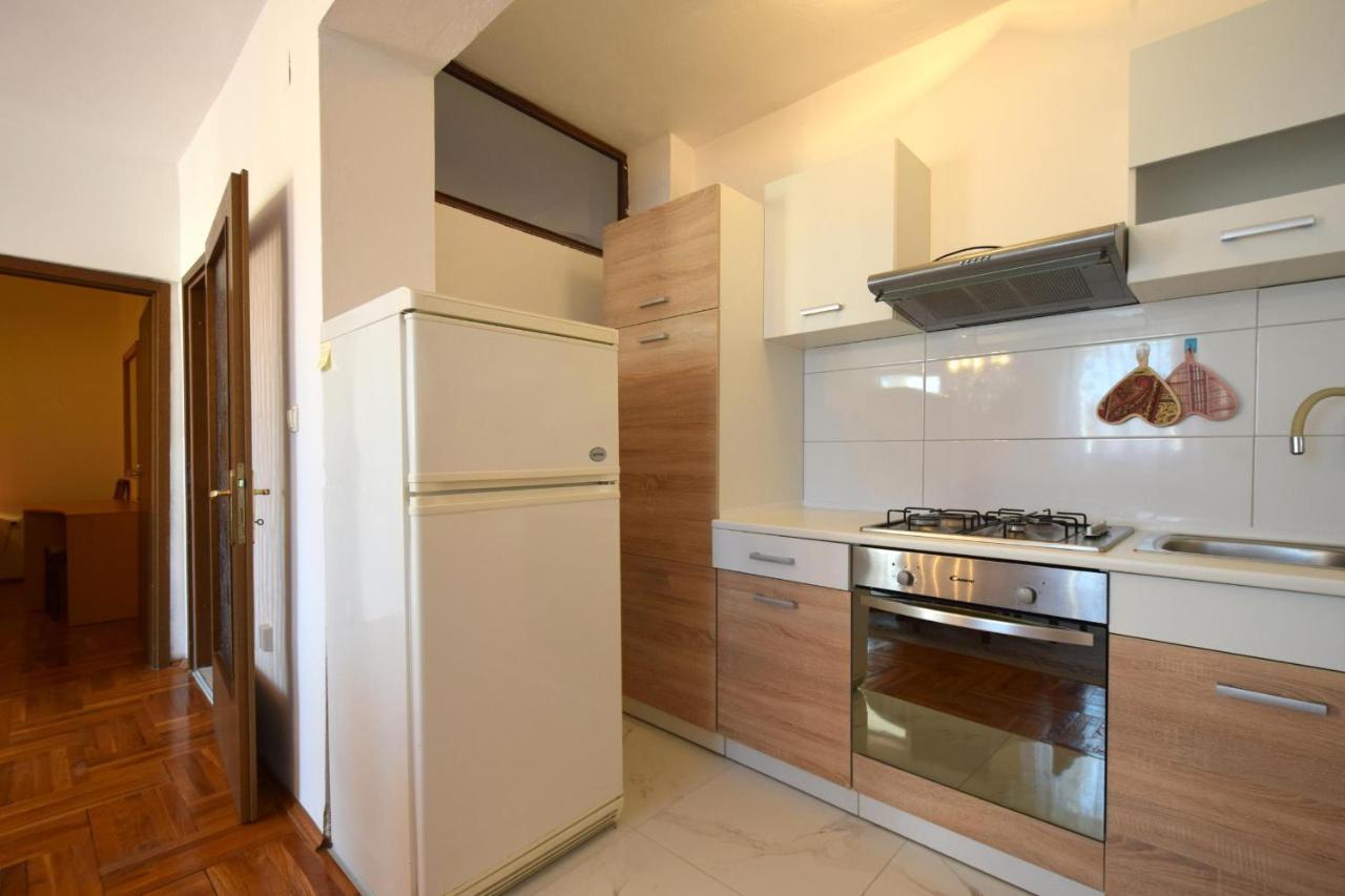 Apartments Petrovic Malinska Exterior foto